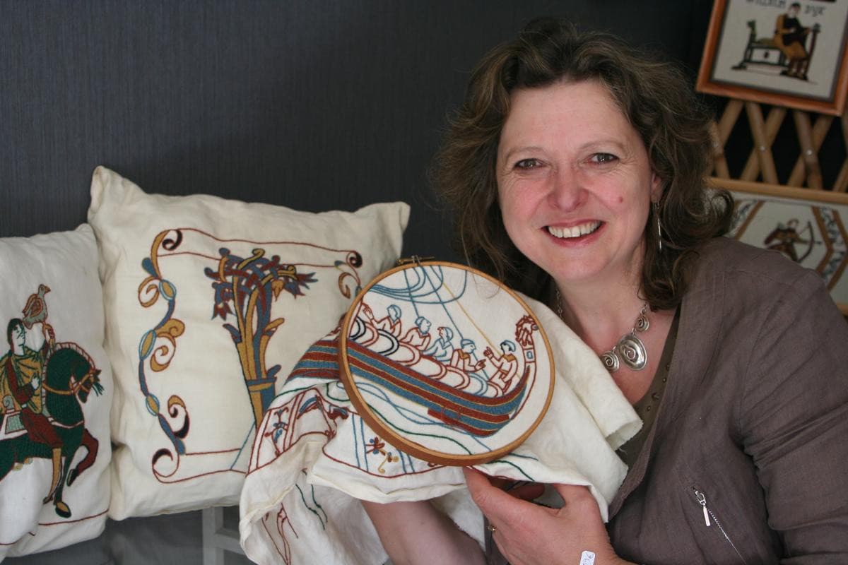 Zoom : la broderie de Bayeux avec Chantal